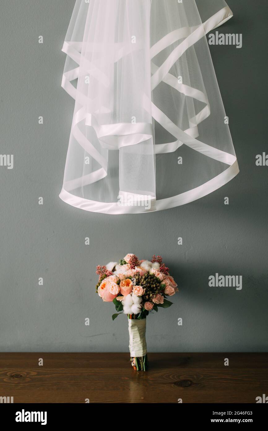 Bouquet di nozze su un tavolo Foto Stock