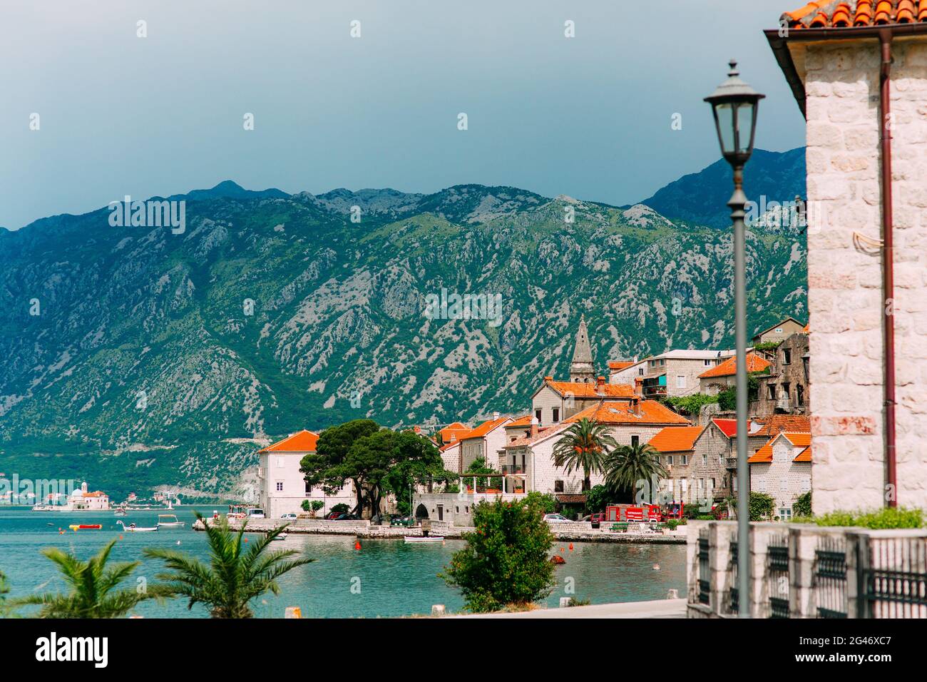 La città vecchia di Perast sulle rive della Baia di Kotor, Montenegro. Th Foto Stock