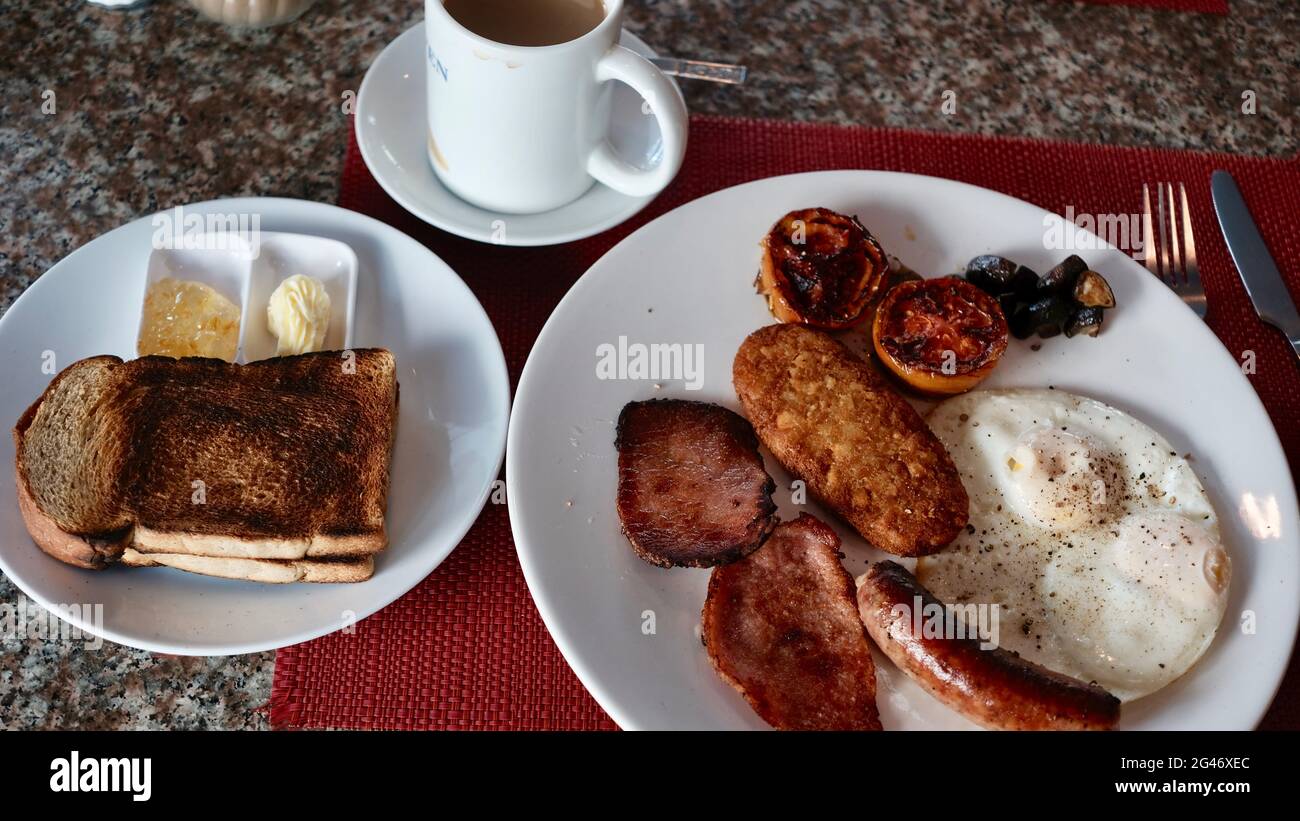 Ristorazione caffè e colazione internazionale a buffet Smorgasbord Foto Stock