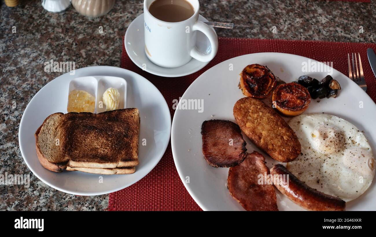 Ristorazione caffè e colazione internazionale a buffet Smorgasbord Foto Stock