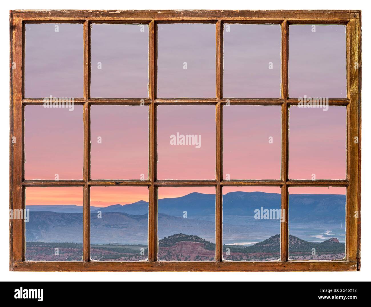 Cielo colorato all'alba nel nord-ovest del Colorado visto da una cabina d'epoca Foto Stock