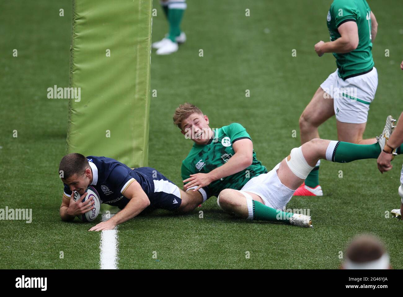 Cardiff, Regno Unito. 19 giugno 2021. Elliot Gourlay di Scozia segna il suo primo tentativo di squadra. 2021 Six Nations U20 Championship, Scotland / Irlanda al BT Sport Cardiff Arms Park di Cardiff, Galles del Sud, sabato 19 giugno 2021. Questa immagine può essere utilizzata solo per scopi editoriali. Solo per uso editoriale, foto di Andrew Orchard/Andrew Orchard sports photography/Alamy Live news Credit: Andrew Orchard sports photography/Alamy Live News Foto Stock