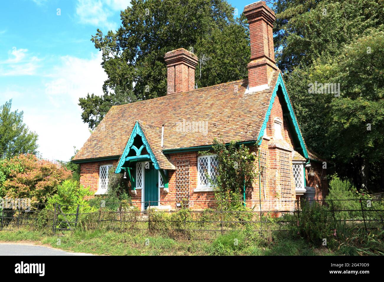 Village Cottage o Lodge House chiamato Oswold Lodge su Bourne Park Road, Bishopsbourne, Canterbury, Kent, Inghilterra, Regno Unito Foto Stock
