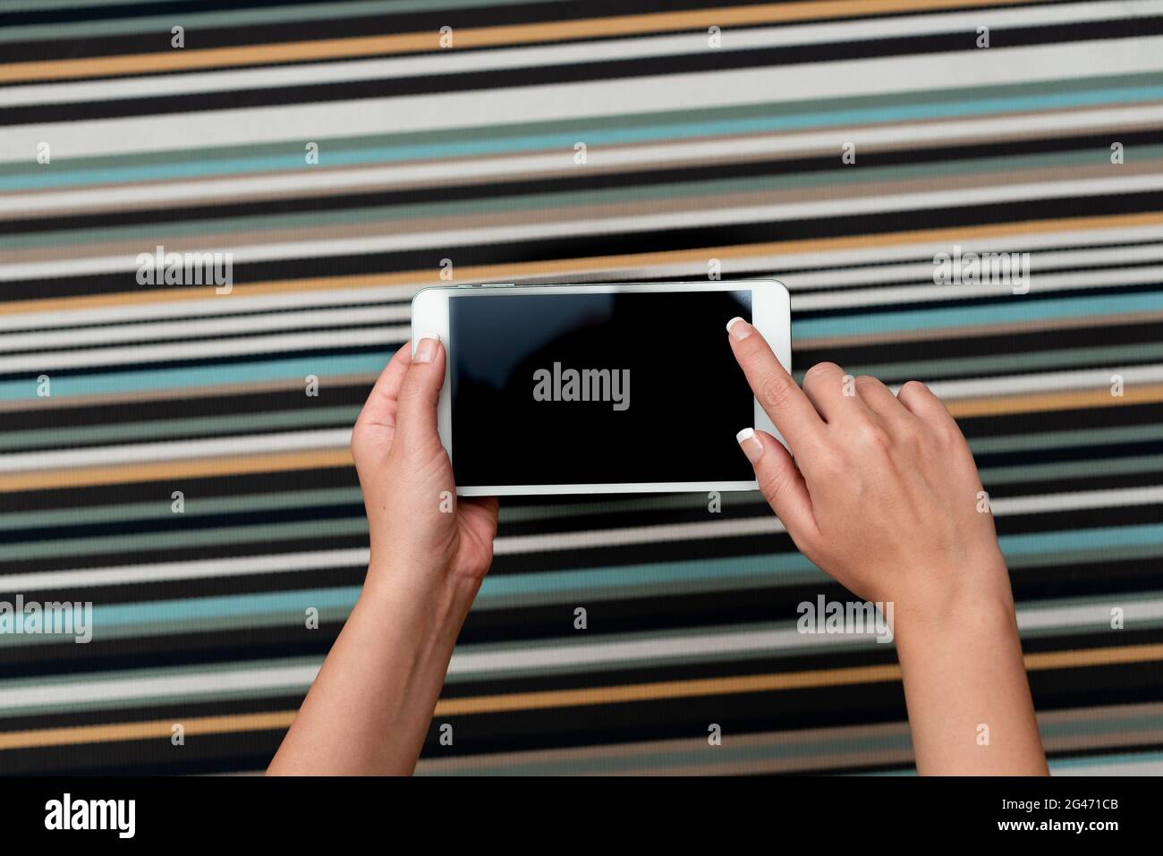 Collegare le persone, videochiamare, apparecchiature di comunicazione, dispositivo di risoluzione dei problemi, strumento moderno, Connessione globale Foto Stock
