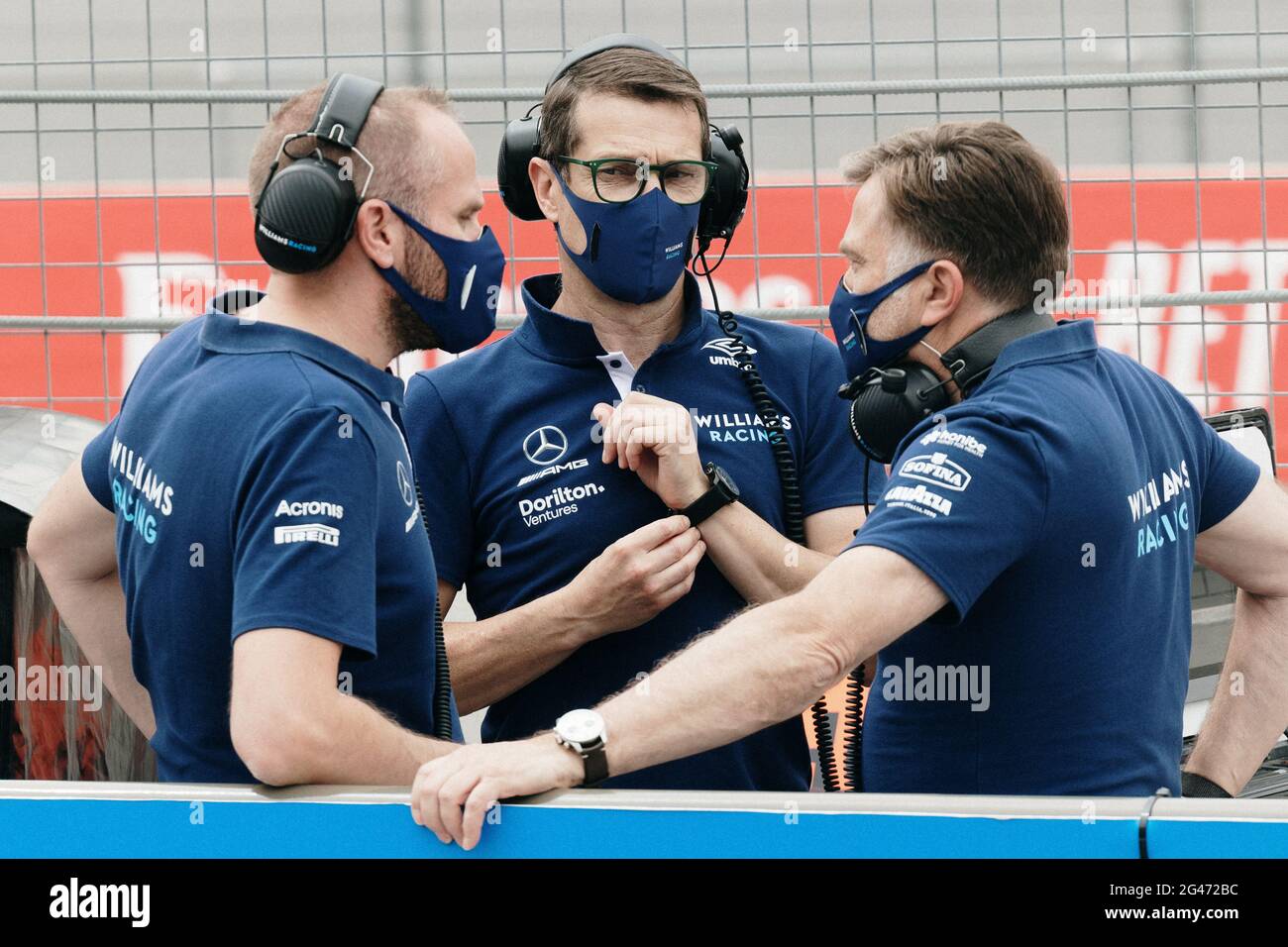 (Da L a R): Adam carter (GBR) Williams Racing Chief Engineer con FX Demaison (fra) Williams Racing Technical Director e Jost Capito (GER) Williams Racing Chief Executive Officer. Gran Premio di Francia, sabato 19 giugno 2021. Paul Ricard, Francia. Foto Stock