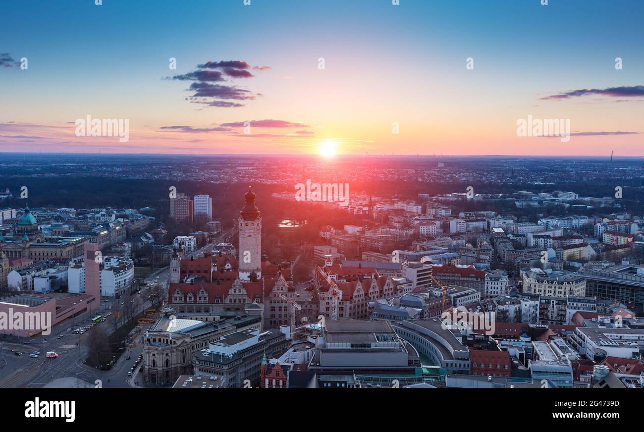Leipzig Inner City, Sundown, Cielo cupo, skyline di Moody, grandangolo, Foto Stock