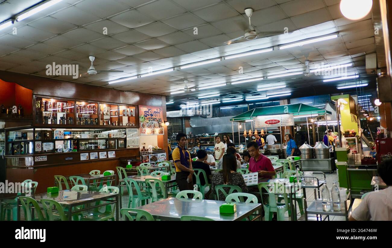 Cibo e bevande locali preferiti in stile tailandese sala da pranzo e ristorante Pattaya Thailandia Foto Stock