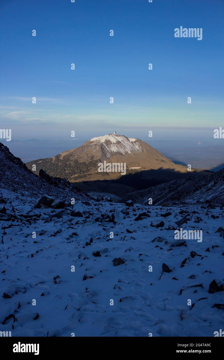 Grande telescopio millimetrico sulla cima della Sierra Negra nello stato messicano di Puebla Foto Stock