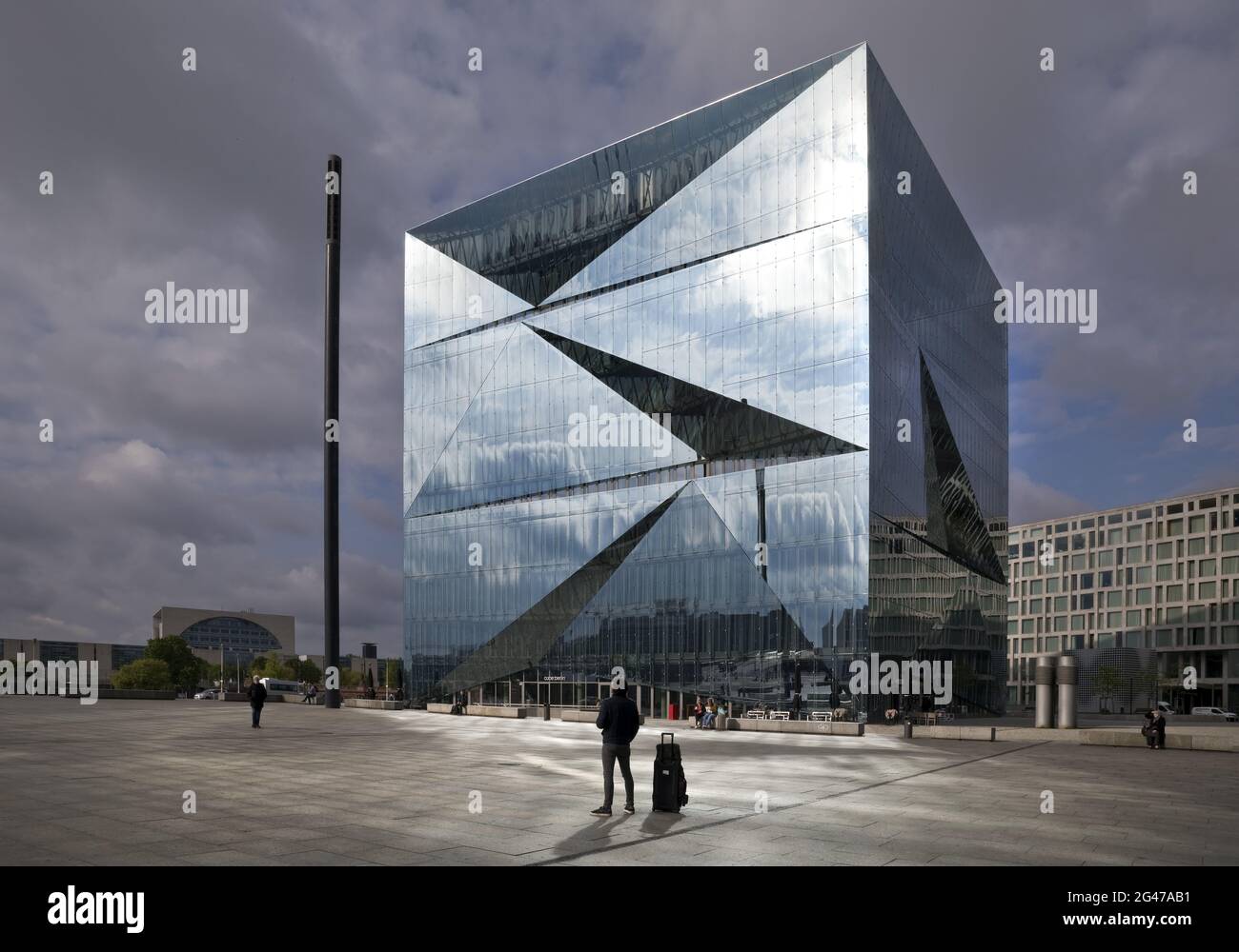 Cube Berlin, edificio a forma di cubo in Washingtonplatz, progettato dagli architetti 3XN, Berlino Foto Stock