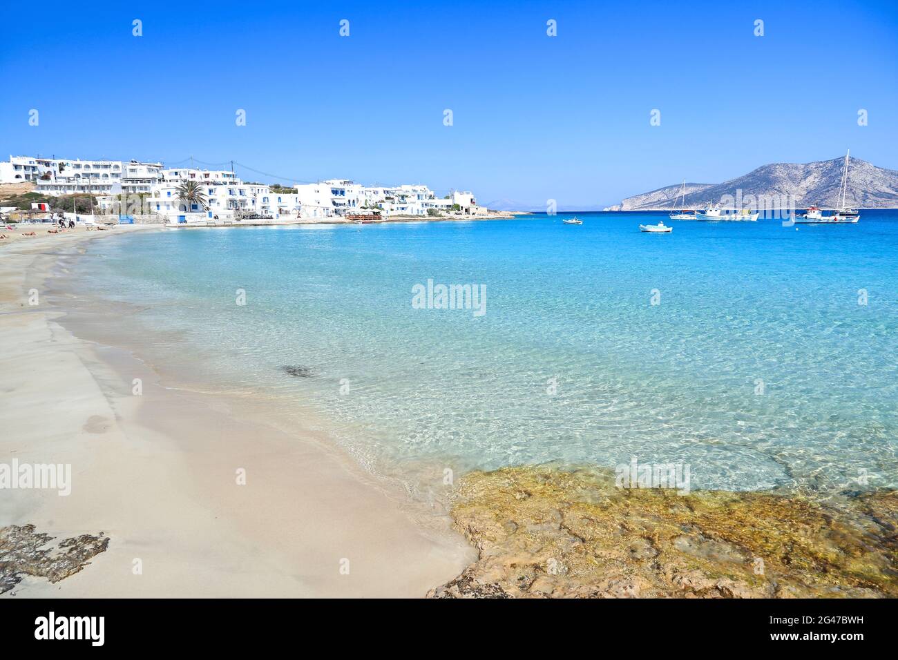 Bella spiaggia di Ammos, nel villaggio di Chora, l'unico insediamento sull'isola di Koufonisi, nelle isole Cicladi, Grecia, Europa Foto Stock