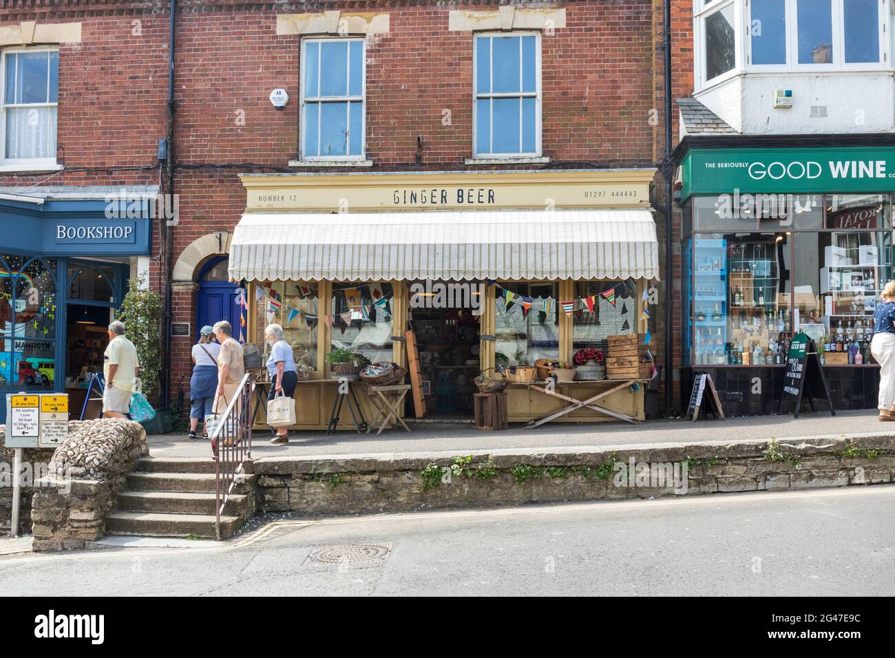 Ginger Beer un negozio indipendente in Broad Street, Lyme Regis, Dorset, Inghilterra, Regno Unito Foto Stock