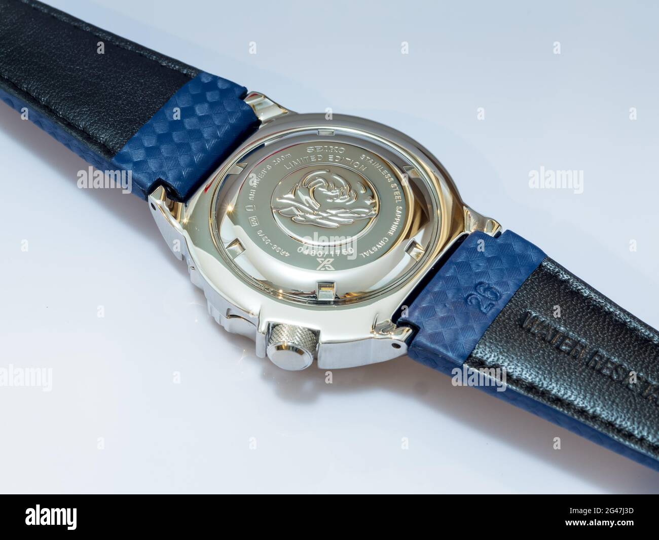 BANGKOK - AGOSTO 12: Seiko Royal Blue modello limitato orologio subacqueo è eccellente Giappone orologio isolato su sfondo bianco, è stato preso il 12 agosto 2015 Foto Stock