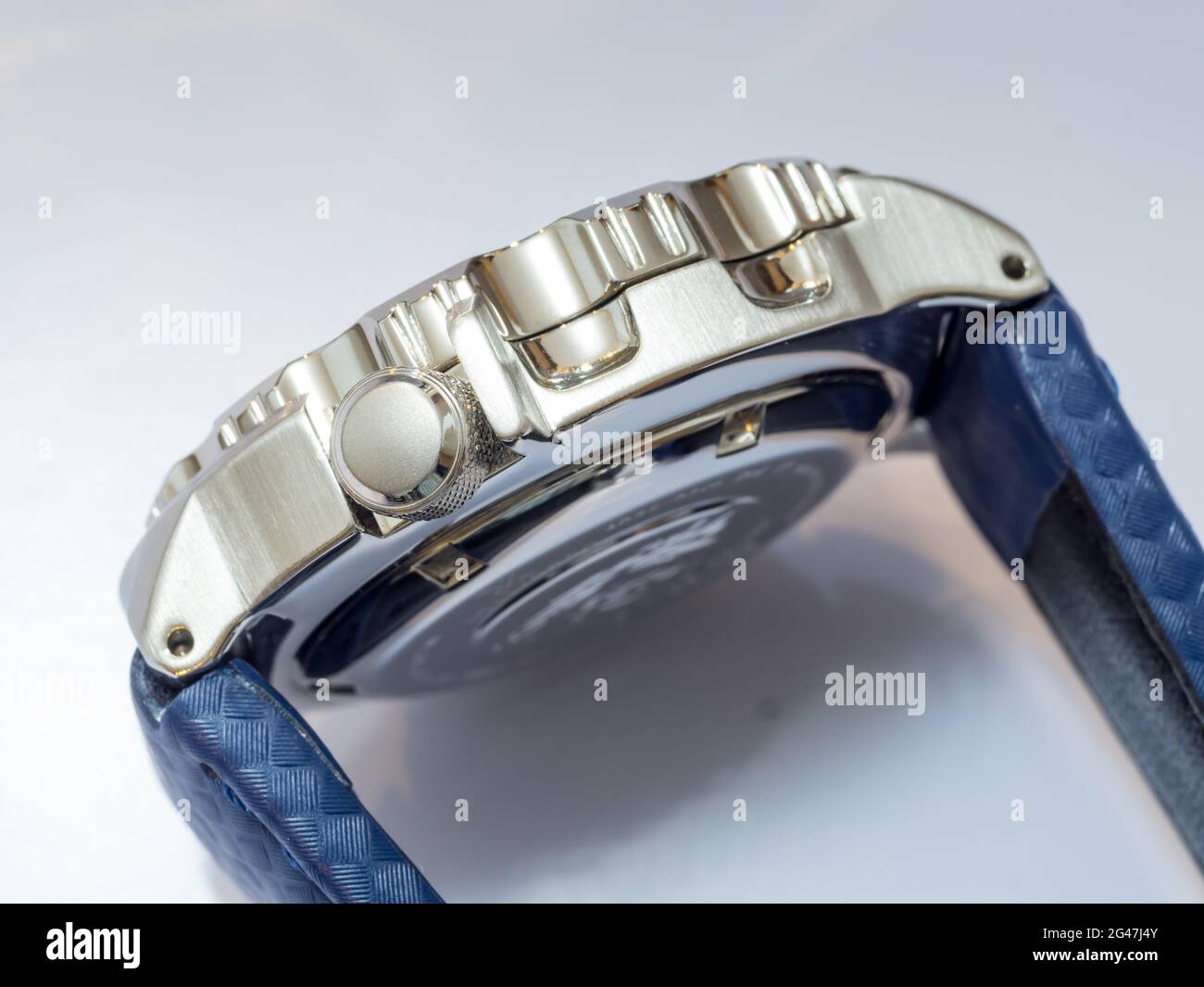 BANGKOK - AGOSTO 12: Seiko Royal Blue modello limitato orologio subacqueo è eccellente Giappone orologio isolato su sfondo bianco, è stato preso il 12 agosto 2015 Foto Stock