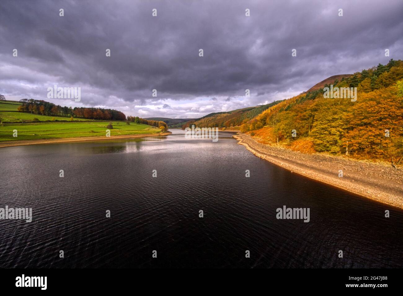 Materia oscura! Lago artificiale di Ladybower, Peak District Foto Stock