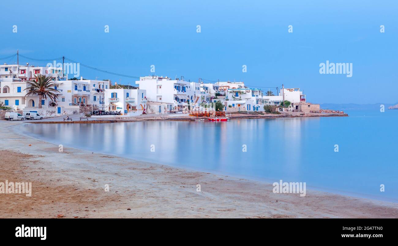 Ora blu all'isola di Koufonisi, nel villaggio di Chora, l'unica città dell'isola. Koufonisi è una bellissima isola vicino a Naxos, in Cicladi, Grecia Foto Stock