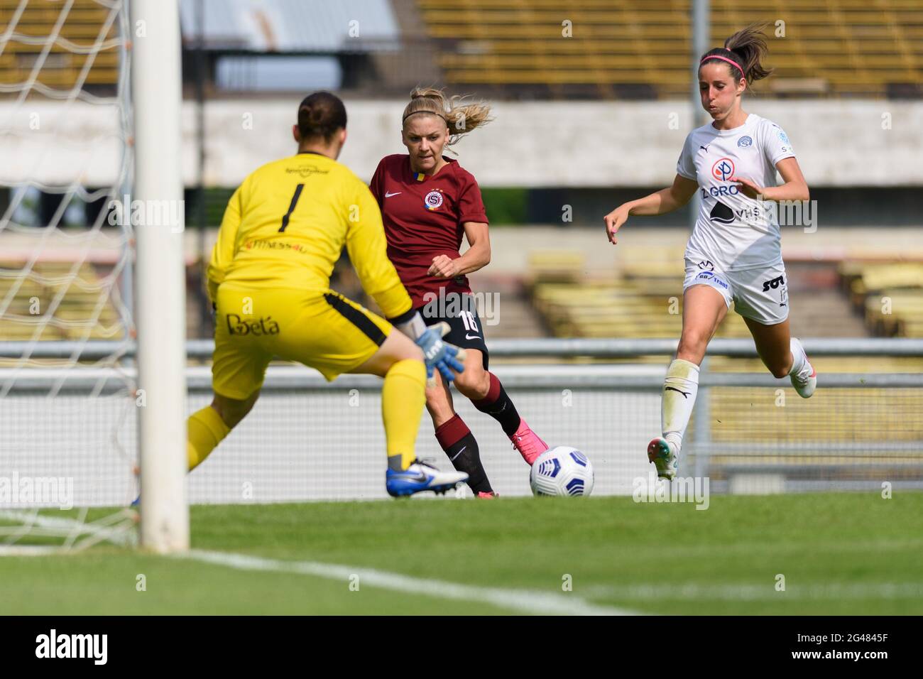 Praga, Repubblica Ceca. 19 giugno 2021. Marketa Ringelova (16 Sparta Prague) entrando nella scatola durante la partita I. liga Zeny tra Sparta Prague e 1. FC Slovacko allo Stadio Strahov, Repubblica Ceca. Credit: SPP Sport Press Photo. /Alamy Live News Foto Stock