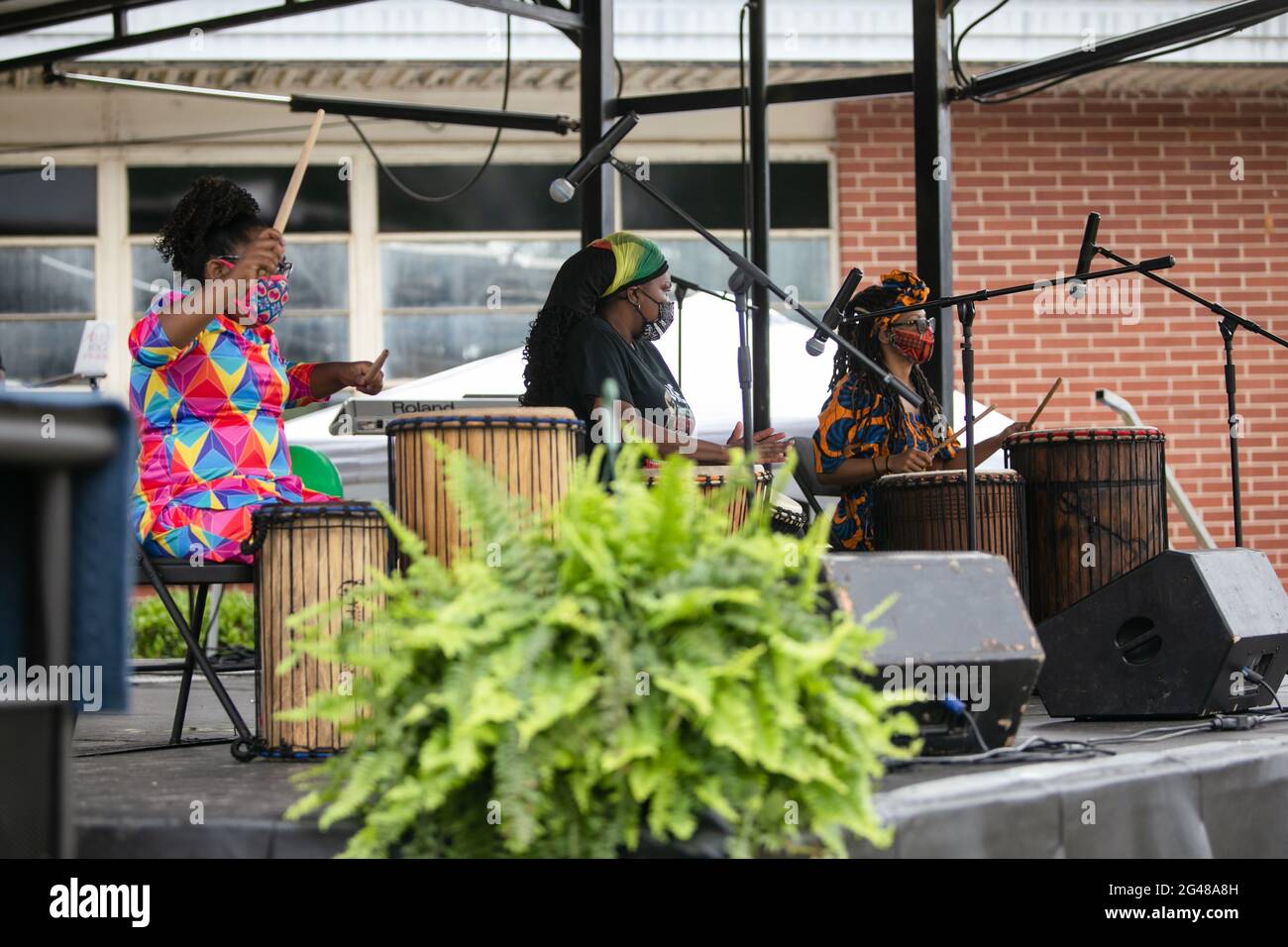 Thomasville, Georgia 06192021 - musicisti che suonano in occasione di un festival locale di celebrazioni del giugno Foto Stock