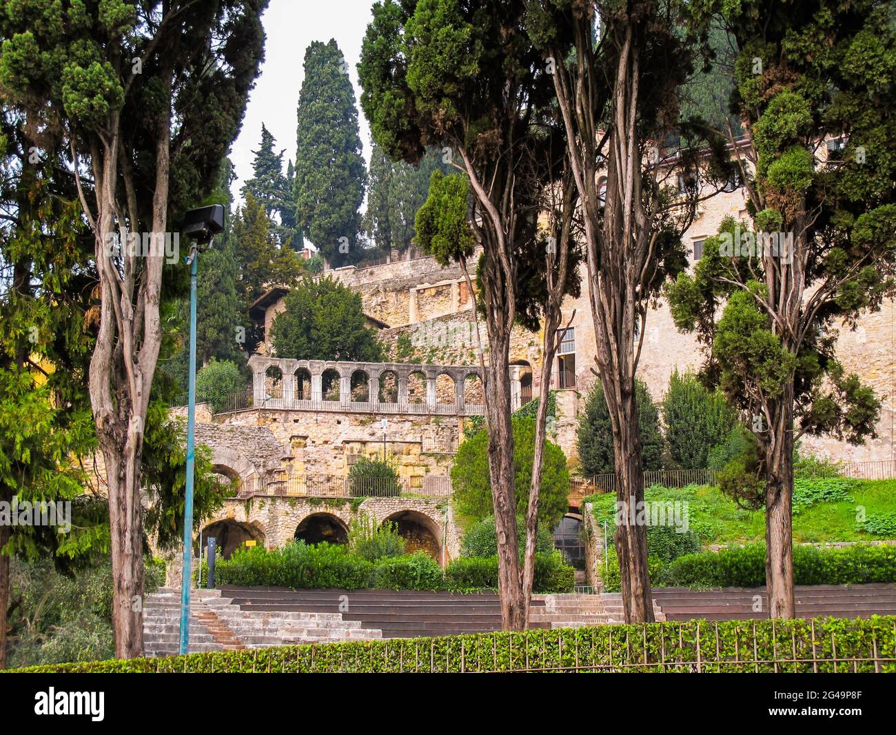 Castel San Pietro (Basilica di San Pietro il castello). Verona, Italia. Novembre 2018 Foto Stock