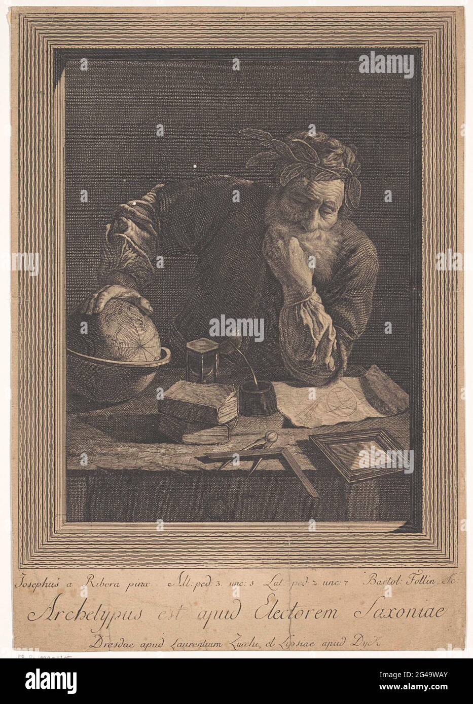 Ritratto di filosofo; Archimede; Archetipus est apud electorem saxoniae. Il filosofo Archimede con il ramo d'alloro sulla testa, seduto al tavolo, la sua mano poggiata su un globo. Sul tavolo una clessidra, un disegno geometrico, libri, strumenti di scrittura, strumenti di misura e uno specchio. Testo sotto-punto. Foto Stock