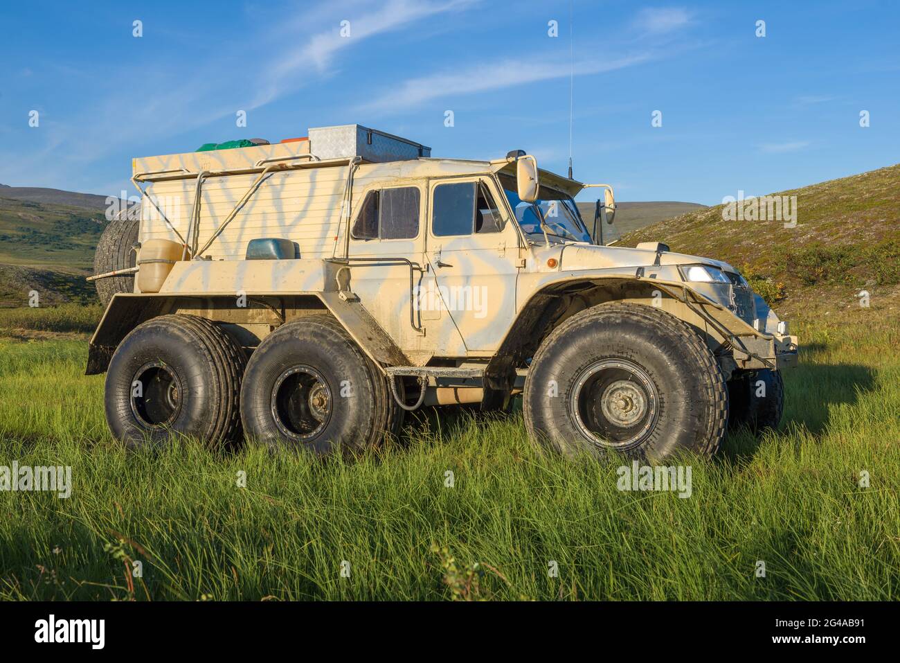 YAMAL, RUSSIA - 22 AGOSTO 2018: Primo piano di un veicolo fuoristrada Trekol nella tundra Yamal Foto Stock