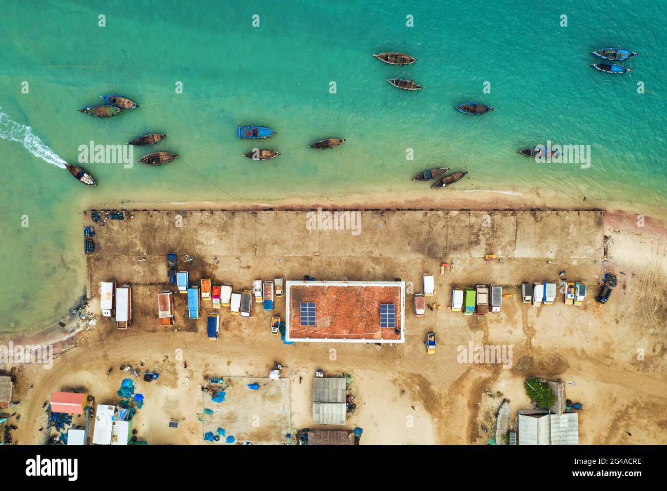 Ponte del porto di Rameshwaram e barche Foto Stock