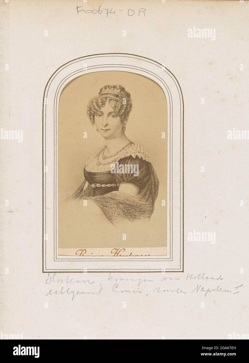 Produzione fotografica (presumibilmente) di una stampa di Hortense Eugénie de Beauharnais, Regina d'Olanda; Reine Hortense. Parte dell'album fotografico con 123 Cartes-de-Visite di membri di case reali europee, politici e personaggi famosi. Foto Stock