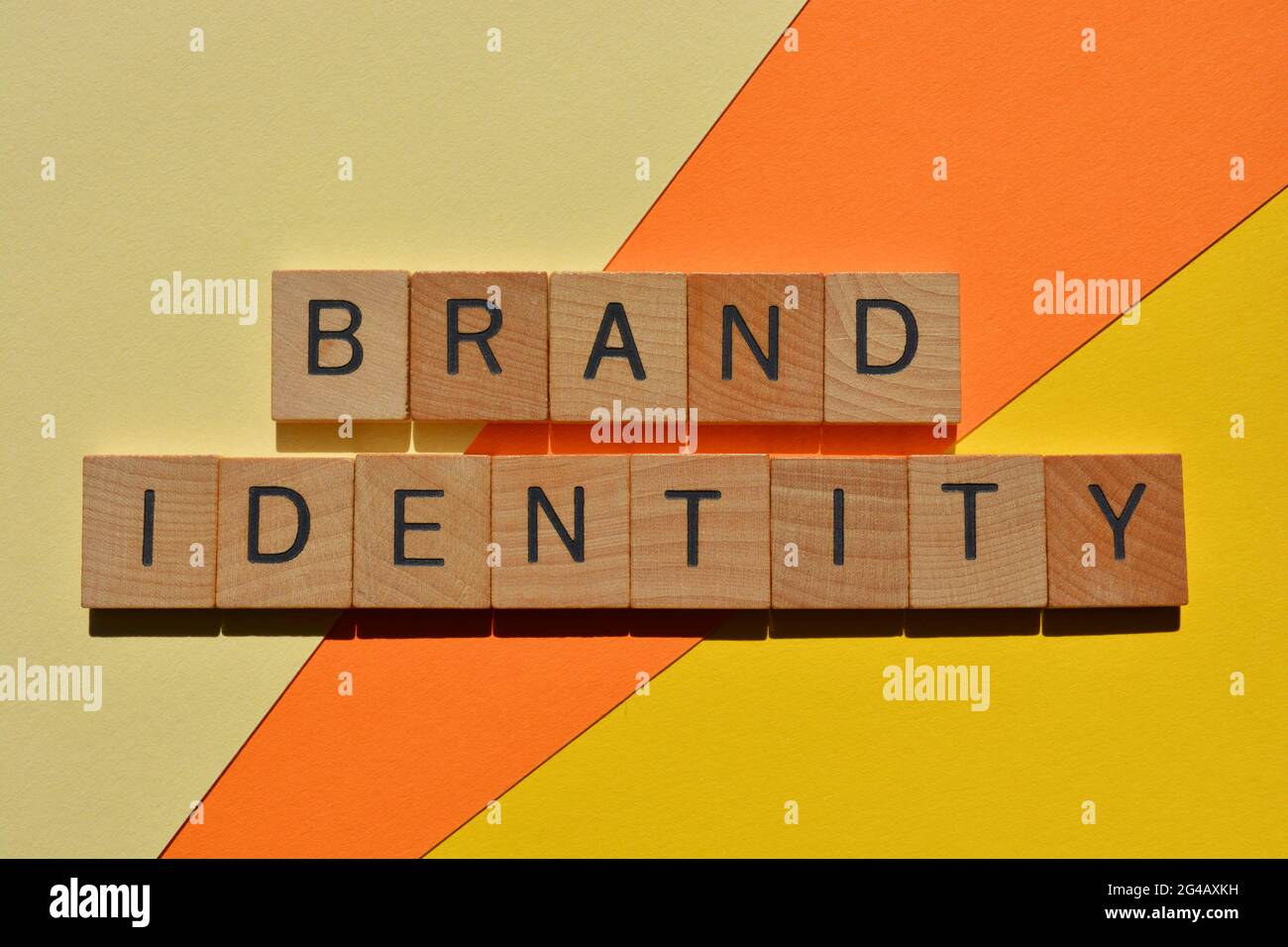 Brand Identity, parola d'ordine in lettere in alfabeto di legno isolate su sfondo Foto Stock