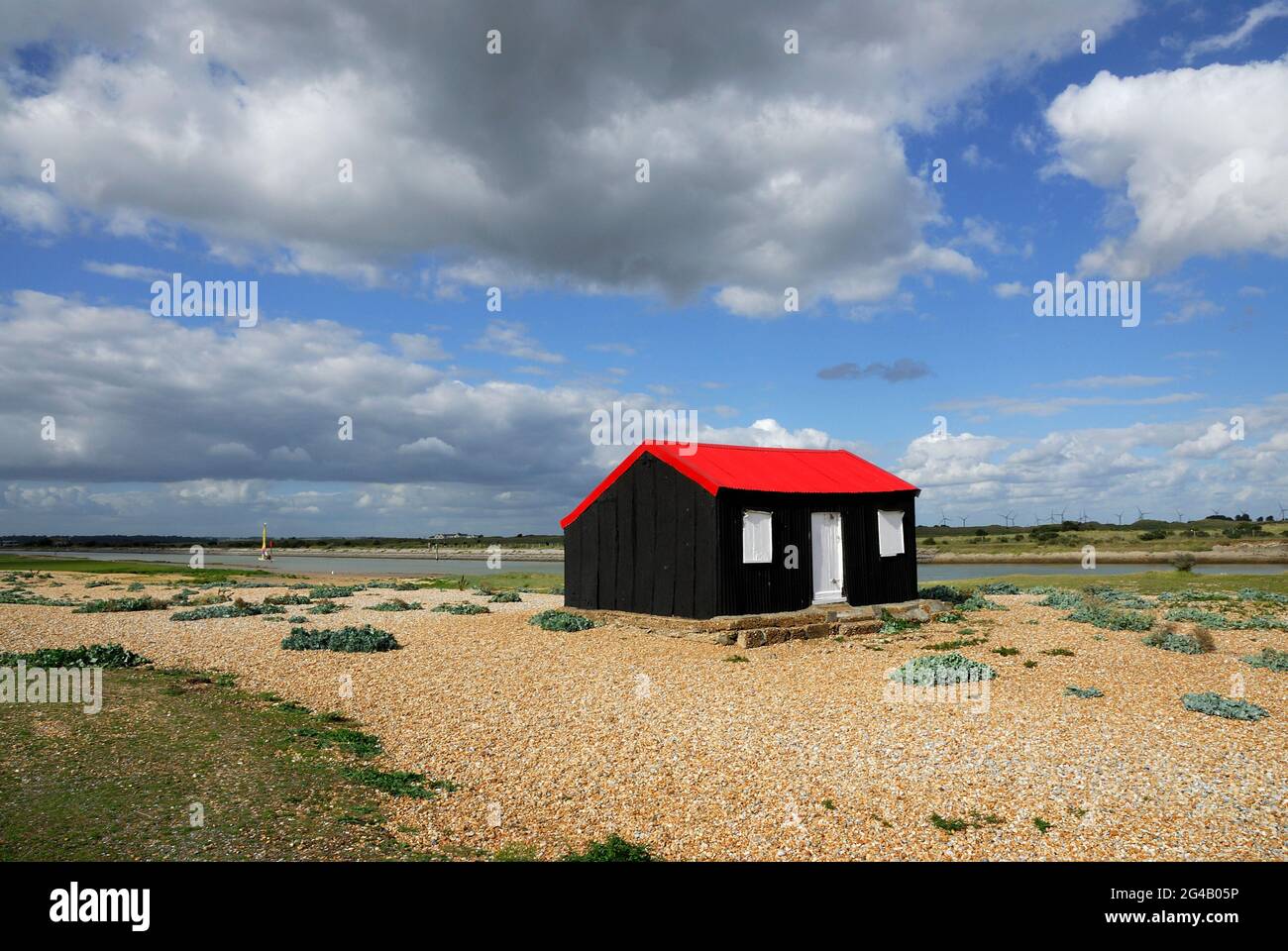 Capanna nella Riserva Naturale di Rye Harbour, vicino alla foce del fiume Rother, Rye, Sussex orientale, Inghilterra sudorientale Foto Stock