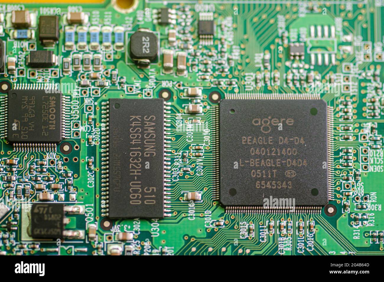 Primo piano di un PCB elettronico in questo caso un'unità disco rigido esterna Foto Stock