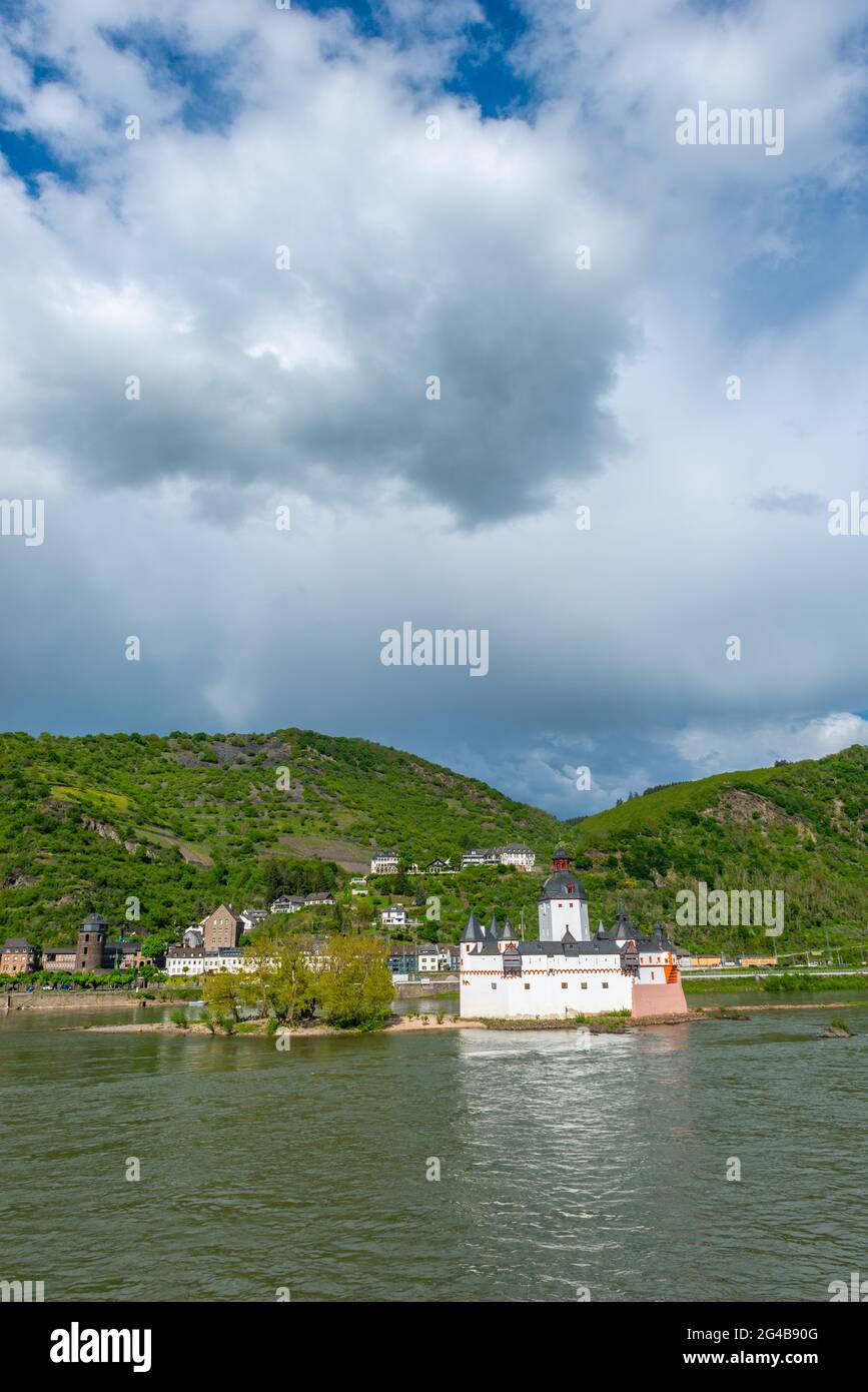 Castello a pedaggio del 14 ° secolo Castello di Pfalzgrafenstein su un'isola nel fiume Reno, patrimonio mondiale dell'UNESCO, Valle del Reno, Renania-Palatinato, Germania Foto Stock