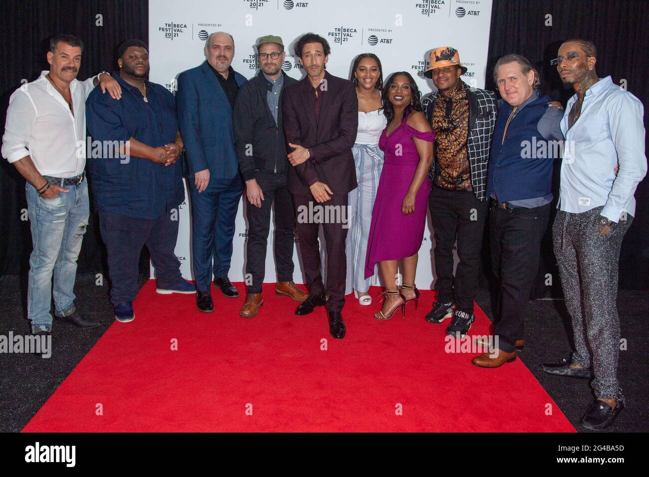 New York, Stati Uniti. 19 giugno 2021. John Bianco, Johnny 'Boogotti' Hopkins, Glenn Fleshler, Paul Solet, Adrien Brody, Chandler Air-Dupont, Michelle Wilson, Jade Yorker, Daniel Sollinger e Antino Crowley-Kamenwati partecipano alla prima assoluta durante il Festival Tribeca 2021 a Brooklyn Commons, MetroTech a New York City. (Foto di Ron Adar/SOPA Images/Sipa USA) Credit: Sipa USA/Alamy Live News Foto Stock