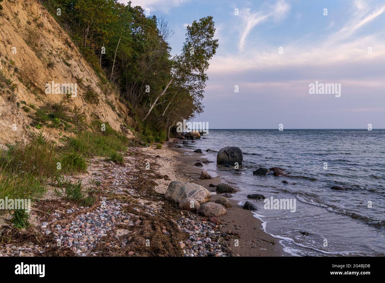 La costa del Mar Baltico al Nonnenloch vicino a Gager, Meclemburgo-Pomerania occidentale, Germania Foto Stock