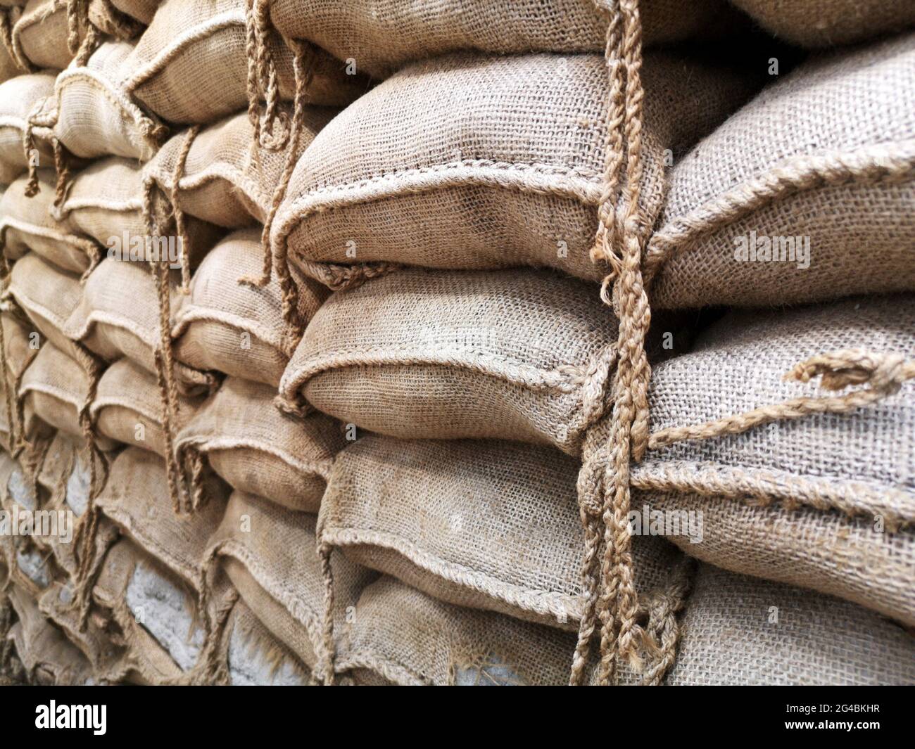 Un closeup di sacchi di sabbia per la protezione contro le inondazioni Foto Stock