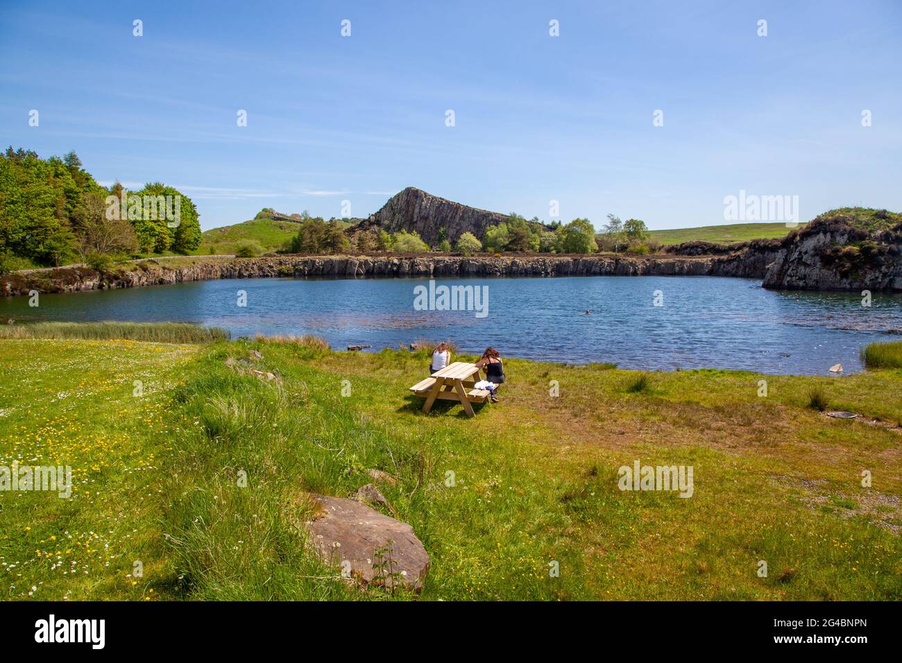 Cawfields Quarry sul muro di Adriano sentiero nazionale lunga distanza a piedi nel Northumberland Inghilterra Foto Stock