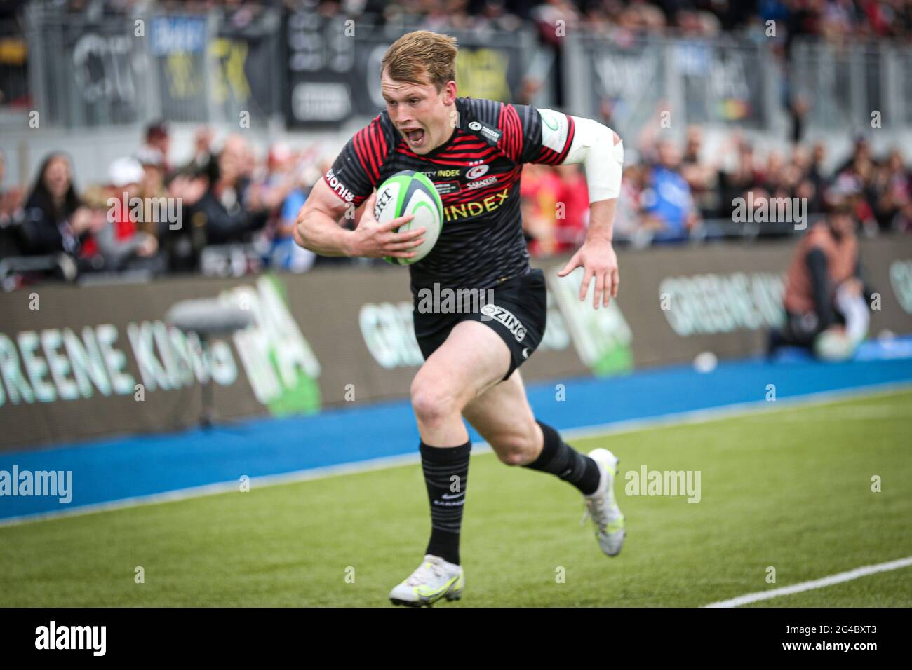 LONDRA, REGNO UNITO. IL 20 GIUGNO Nick Tompkins of Saracens si è cimentato domenica 20 giugno 2021 durante la partita del Greene King IPA Championship tra Saracens e Ealing Trailfinders all'Allianz Park di Londra. (Credit: Tom West | MI News) Credit: MI News & Sport /Alamy Live News Foto Stock