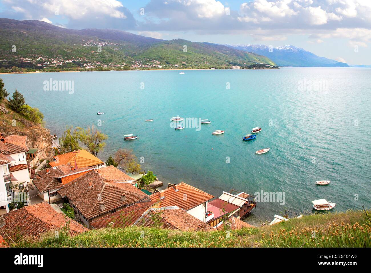 Vista sul lago Ohrid nel centro storico di Ohrid, Macedonia del Nord Foto Stock
