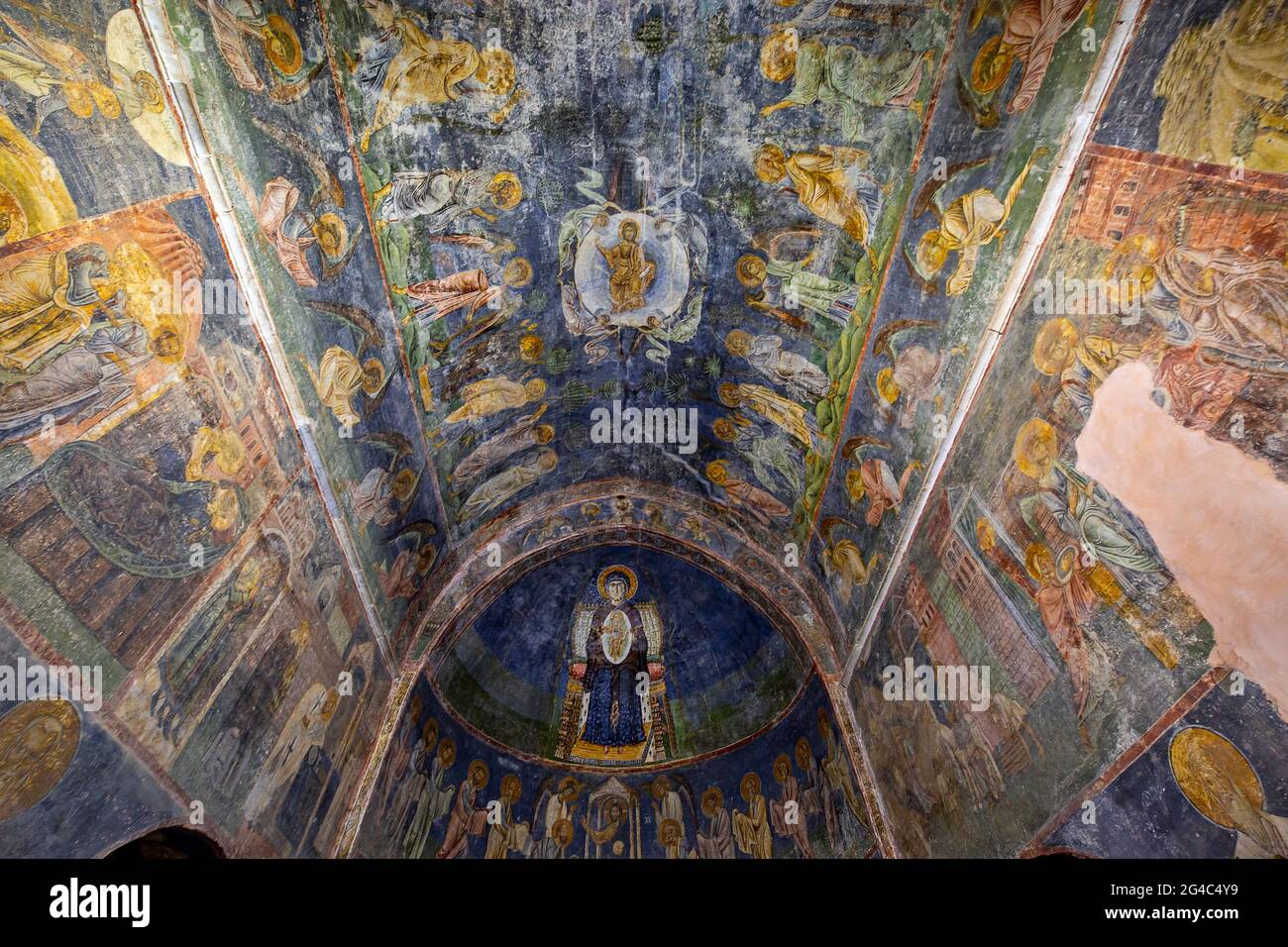 Affreschi all'interno della storica chiesa di Santa Sofia conosciuta anche come Sveti Sofija a Ohrid, Macedonia del Nord Foto Stock