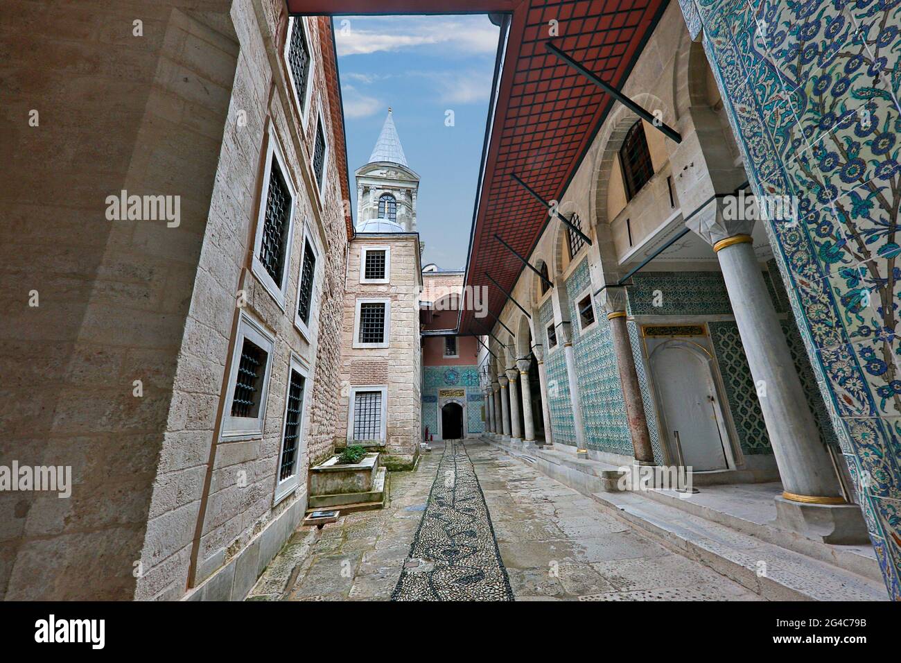 Cortile nella sezione Harem del Palazzo Topkapi, a Istanbul, Turchia. Foto Stock