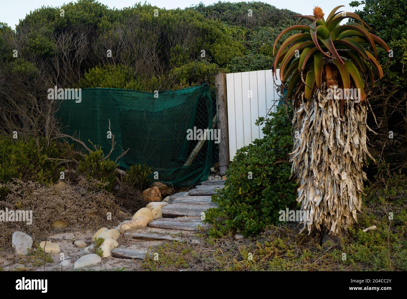 Un ingresso sulla spiaggia di una proprietà a Kommetjie, un piccolo insediamento costiero sulla Penisola del Capo del Sud Africa, vicino a Città del Capo Foto Stock