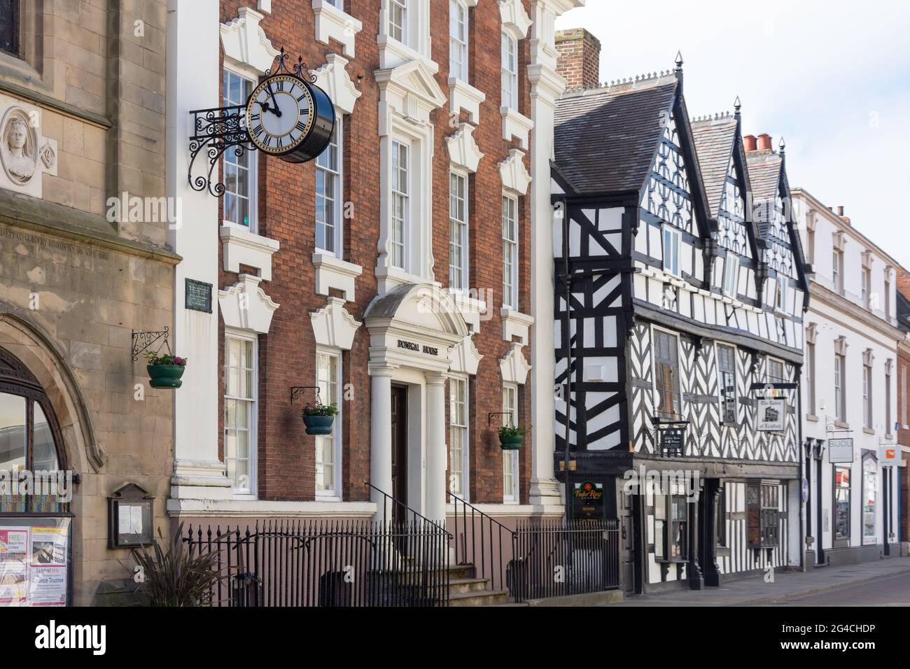 Donegal Council House e il Tudor di Litchfield, Bore Street, Lichfield, Staffordshire, Inghilterra, Regno Unito Foto Stock
