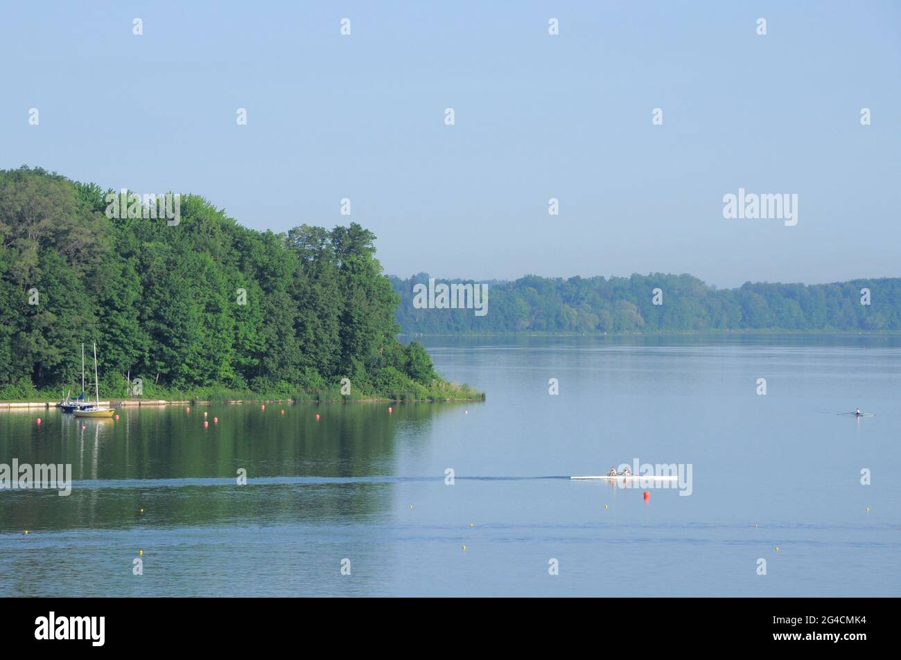 Vogatori che praticano sul lago Fanshawe, Londra, Ontario Foto Stock