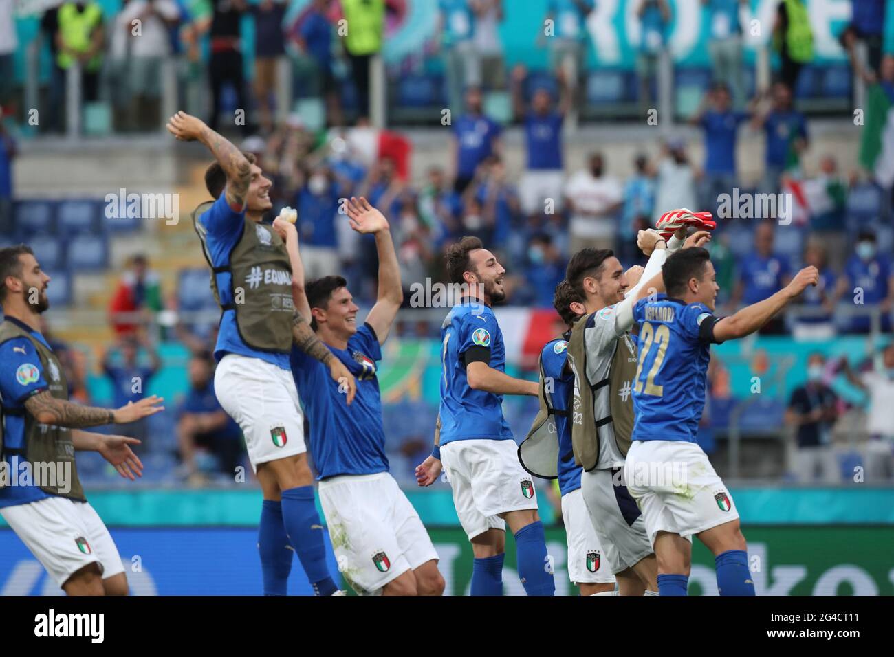 Roma. 20 Giugno 2021. I giocatori italiani festeggiano la vittoria dopo la partita di calcio del Gruppo UEFA EURO 2020 TRA Italia e Galles allo Stadio Olimpico di Roma il 20 giugno 2021. Credit: Cheng Tingting/Xinhua/Alamy Live News Foto Stock
