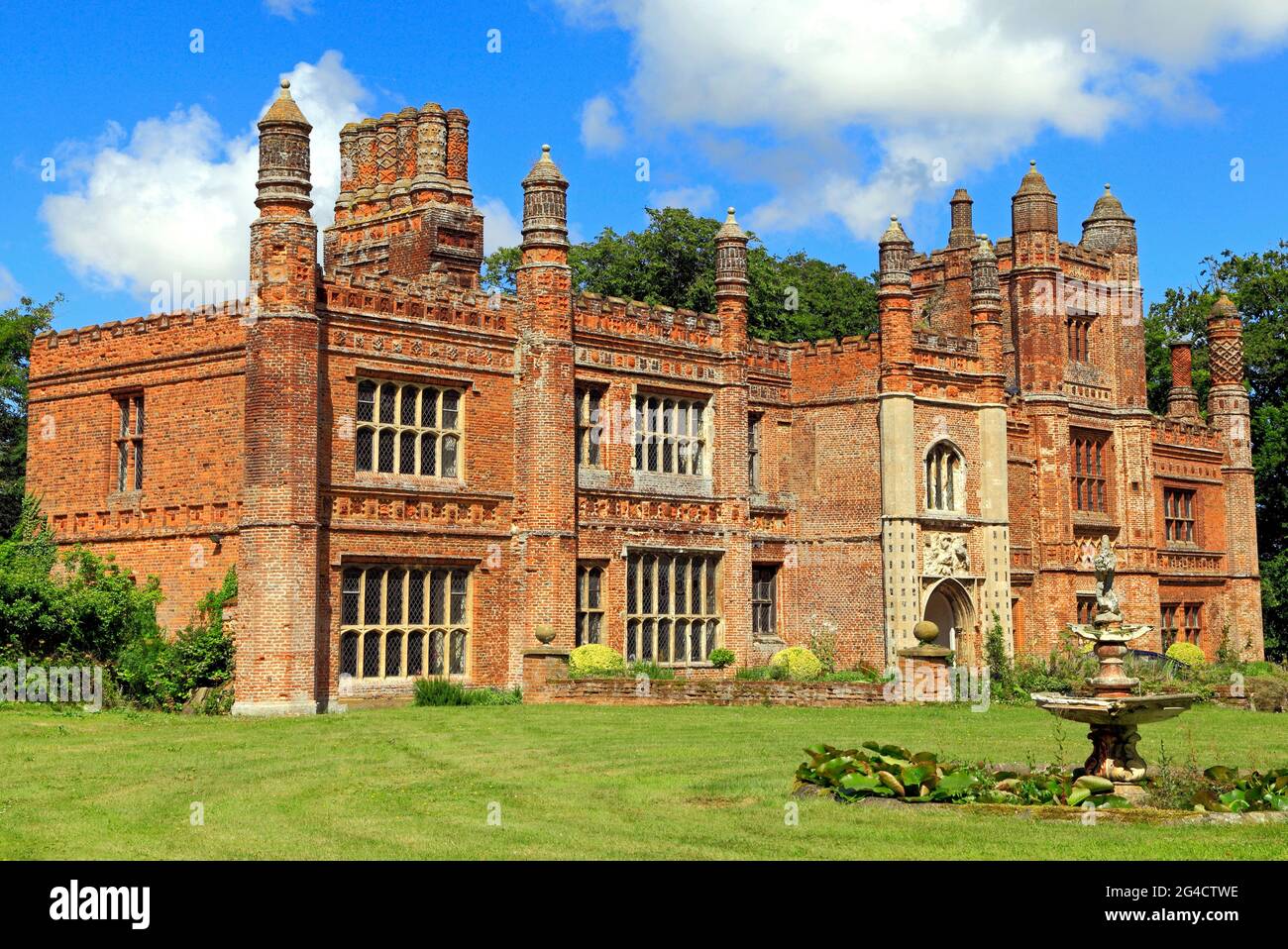 East Barsham Manor House, primi 16 ° secolo, facciata sud, e portico, Norfolk, Inghilterra, Regno Unito Foto Stock