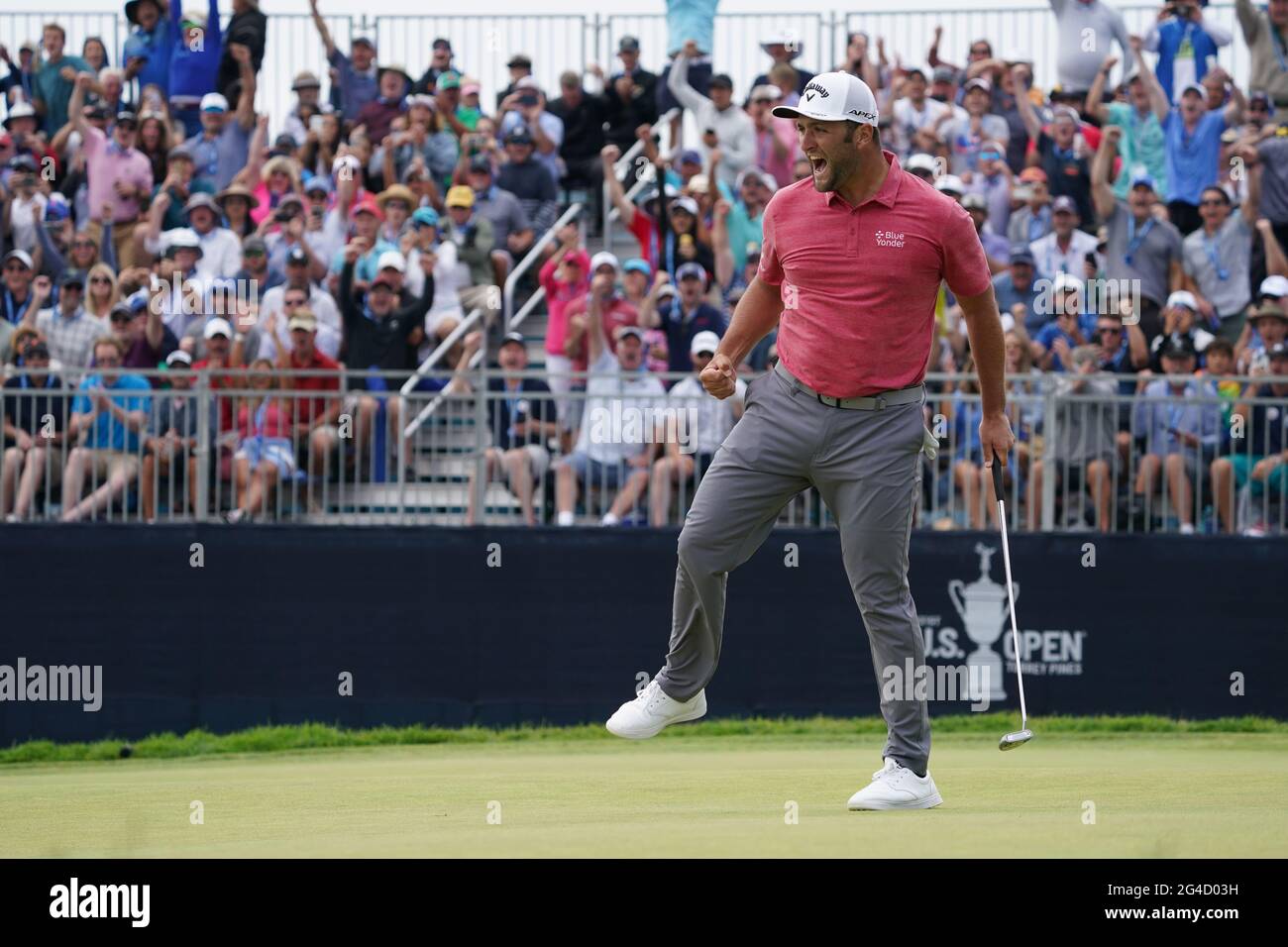 Jon Rahm reagisce dopo aver fatto un putt birdie sulla diciassettesima buca durante la quarta prova del campionato US Open 2021 nel campo da golf di Torrey Pines a San Diego, California, USA il 20 giugno 2021. Credit: J.D. Cuban/AFLO/Alamy Live News Foto Stock