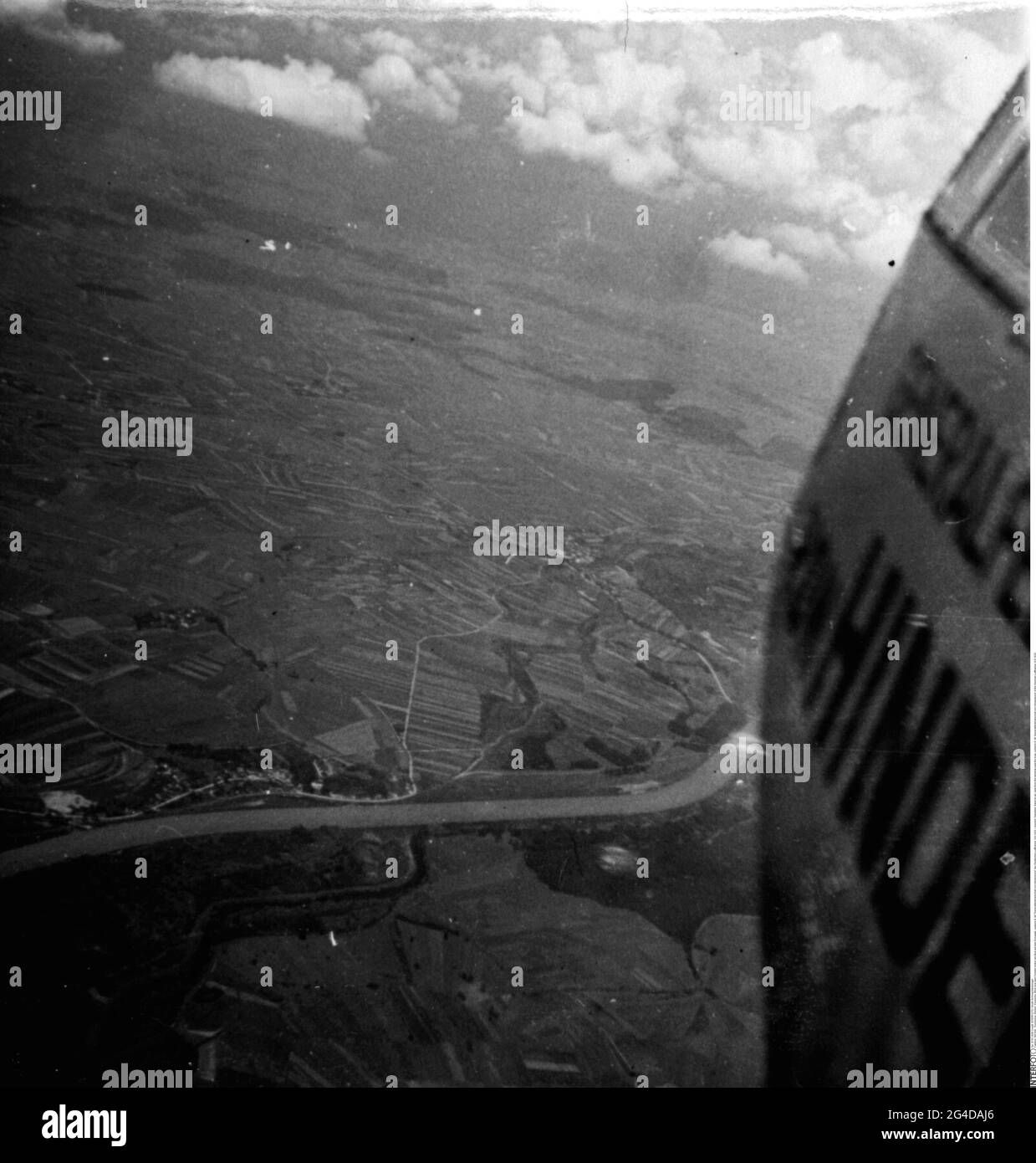 turismo, viaggiare, viaggiare in aereo, vista dalla finestra oltre l'arco sulla valle del Danubio, EDITORIALE-USO-SOLO Foto Stock