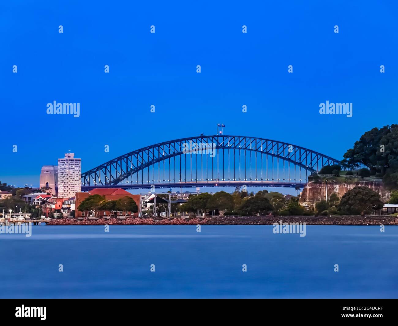 Vista panoramica del porto di Sydney NSW Australia incantevoli acque turchesi appartamenti uffici edifici ponte sul litorale Foto Stock