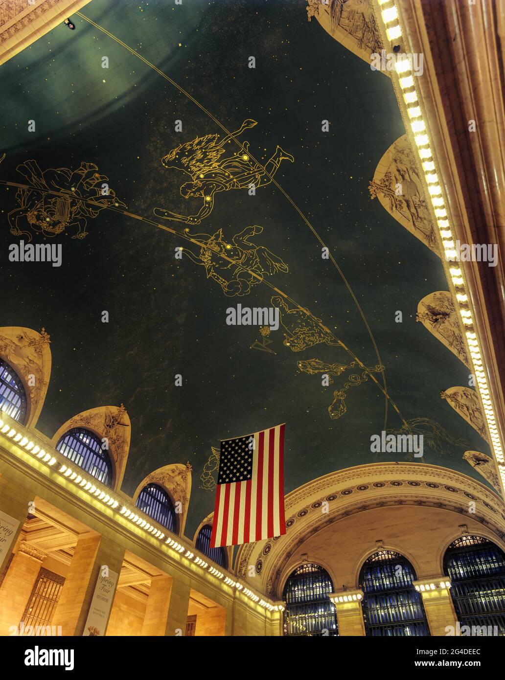 2007 STORICO SOFFITTO (©PAUL HELLEU 1913) ATRIO PRINCIPALE GRAND CENTRAL TERMINAL (©WARREN & WETMORE 1913) MIDTOWN MANHATTAN NEW YORK CITY USA Foto Stock