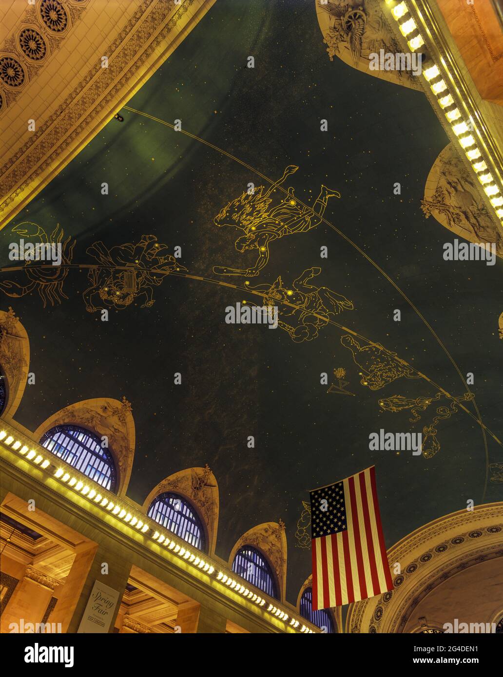 2007 STORICO SOFFITTO (©PAUL HELLEU 1913) ATRIO PRINCIPALE GRAND CENTRAL TERMINAL (©WARREN & WETMORE 1913) MIDTOWN MANHATTAN NEW YORK CITY USA Foto Stock