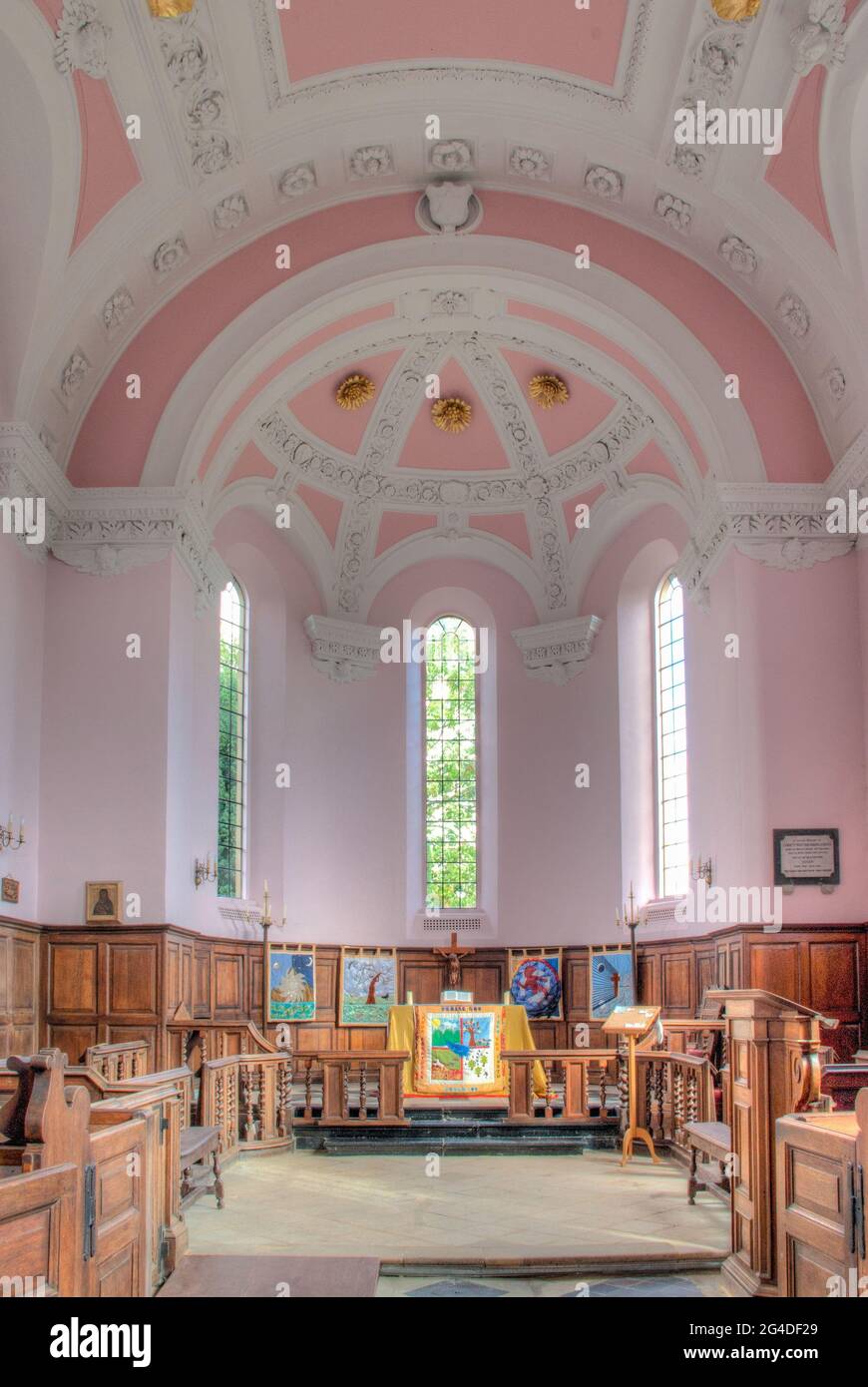 Interno della chiesa di Santa Maria Maddalena, Willen villaggio, Milton Keynes, Regno Unito; dal 1680 da architetto Robert Hooke. Foto Stock