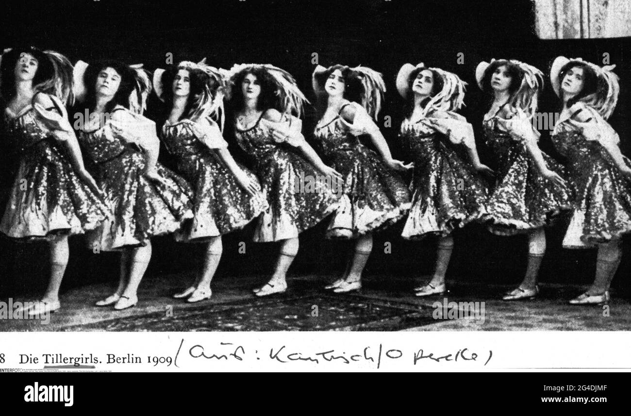 Dance, vaudeville, Tiller Girls durante lo spettacolo di palcoscenico, Berlino, 1909, ADDITIONAL-RIGHTS-CLEARANCE-INFO-NOT-AVAILABLE Foto Stock